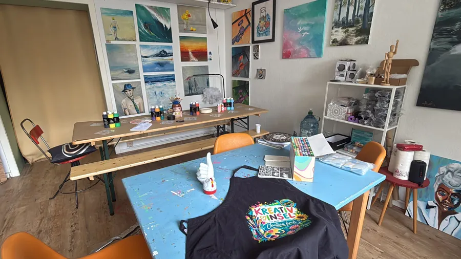 Blick in das vorbereitete Atelier zur Kreativ Insel