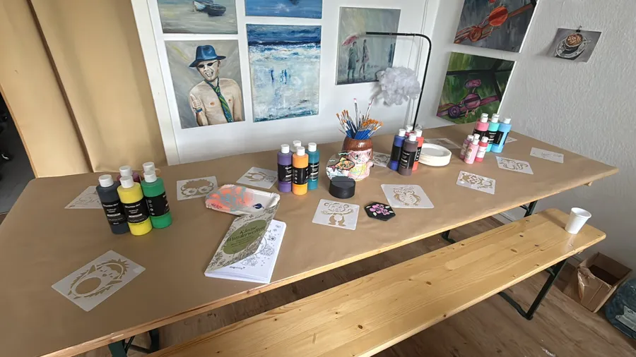 Vorbereiteter Raum im Finch Atelier vor der Kreativ Insel